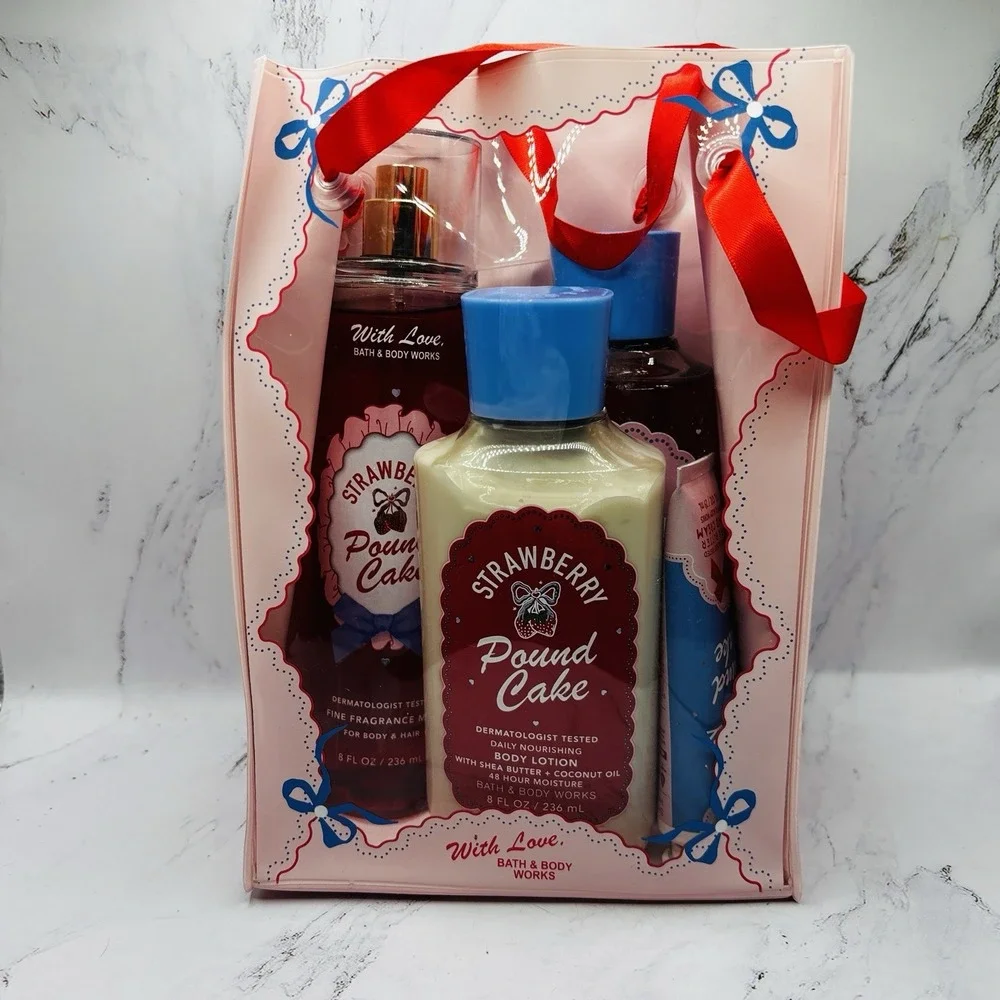Bath & Body Works Strawberry Pound Cake With Love 4 Piece Gift Set New